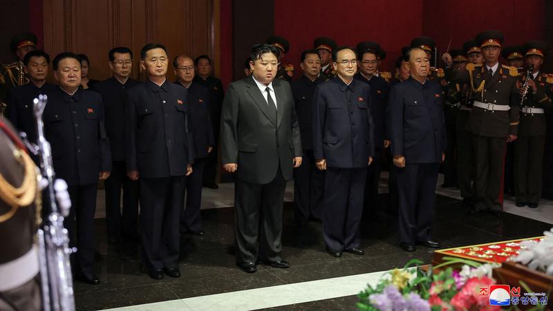 Kim Jong Un la înmormantarea lui Kim Ki Nam 