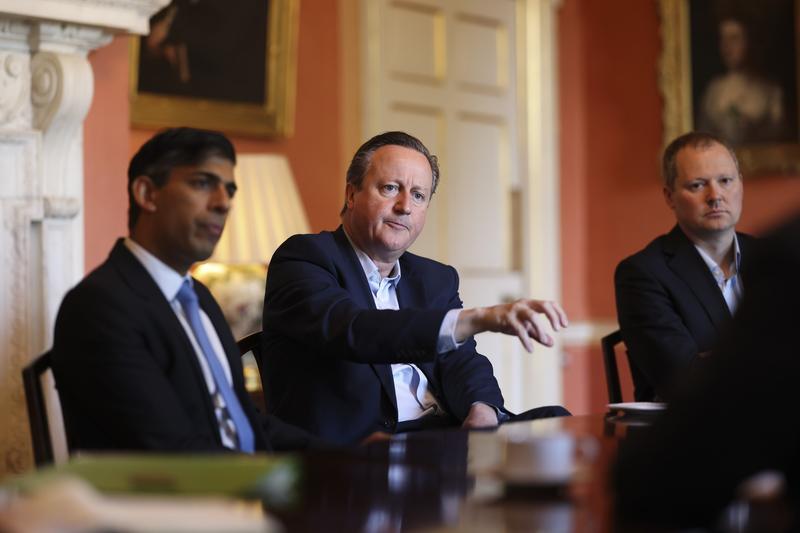 David Cameron alaturi de premierul britanic Rishi Sunak
