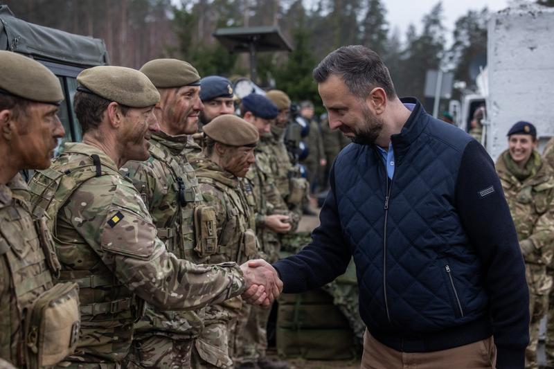 Ministrul polonez al apararii Wladyslaw Kosiniak-Kamysz intr-o vizita la fortele armate