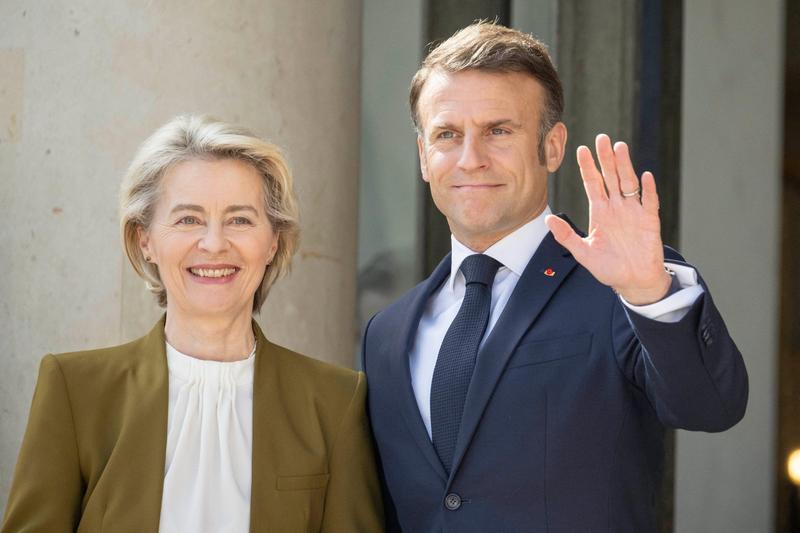 Ursula von der Leyen și Emmanuel Macron