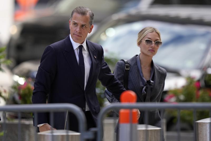 Hunter Biden si sotia sa, Melissa Cohen Biden, in timp ce indreptau la curtea federala unde a inceput procesul sau privind detinerea ilegala a unei arme de foc