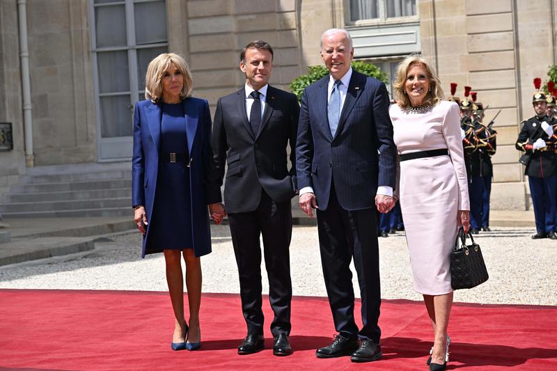 Emmanuel Macron si Joe Biden, impreuna cu sotiile in timpul vizitei de stat a presedintelui american