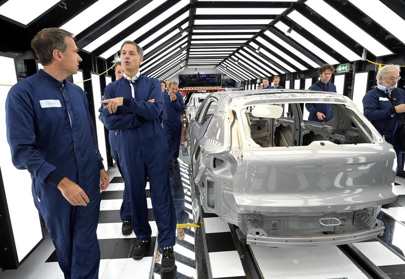 Premierul belgian Alexander De Croo intr-o vizita la fabrica Volvo din Gent